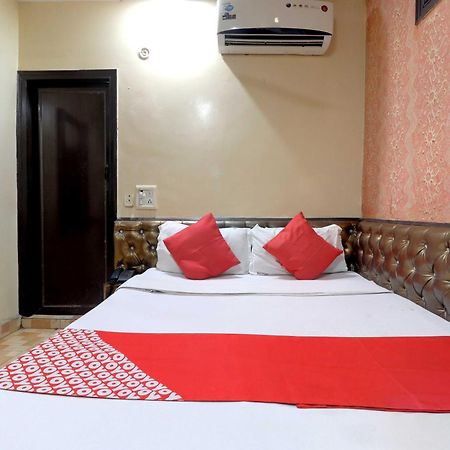 Oyo Flagship 81569 The Red Rose Inn Nueva Delhi Exterior foto