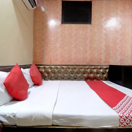 Oyo Flagship 81569 The Red Rose Inn Nueva Delhi Exterior foto