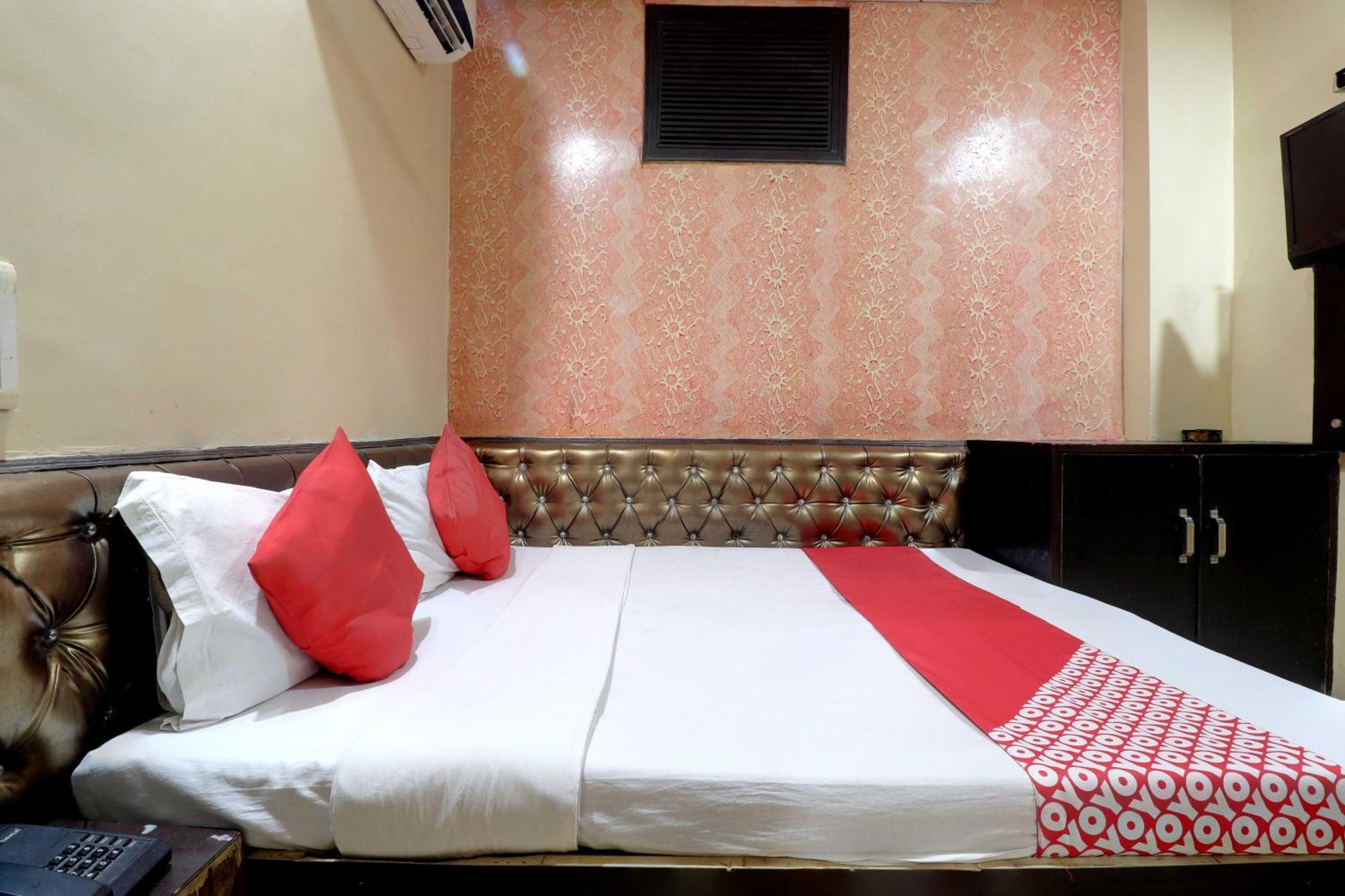 Oyo Flagship 81569 The Red Rose Inn Nueva Delhi Exterior foto