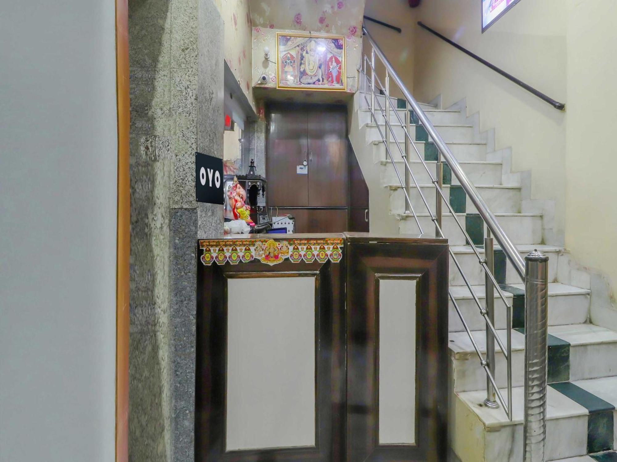Oyo Flagship 81569 The Red Rose Inn Nueva Delhi Exterior foto