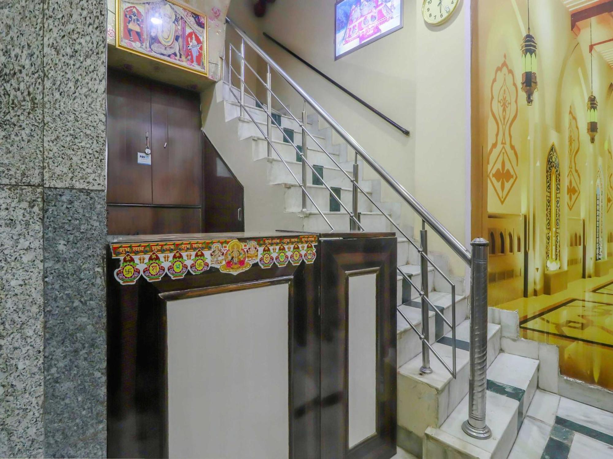 Oyo Flagship 81569 The Red Rose Inn Nueva Delhi Exterior foto